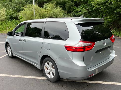 Used 2020 Toyota Sienna L FWD image 29