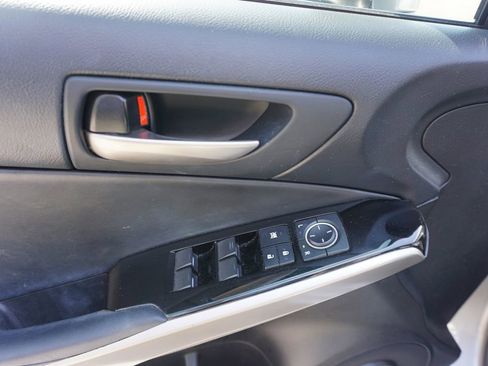 Used 2017 Lexus IS 200t image 3