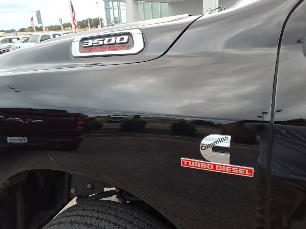 Used 2024 RAM 3500 Big Horn w/ Sport Appearance Package AWD/4WD image 10