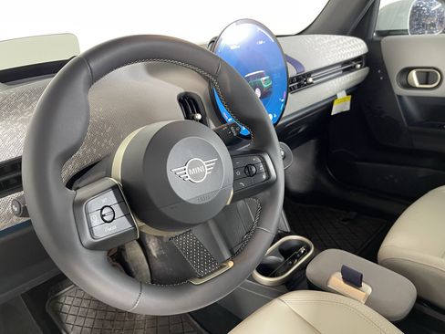 Used 2026 MINI Cooper 4-Door Hardtop image 11