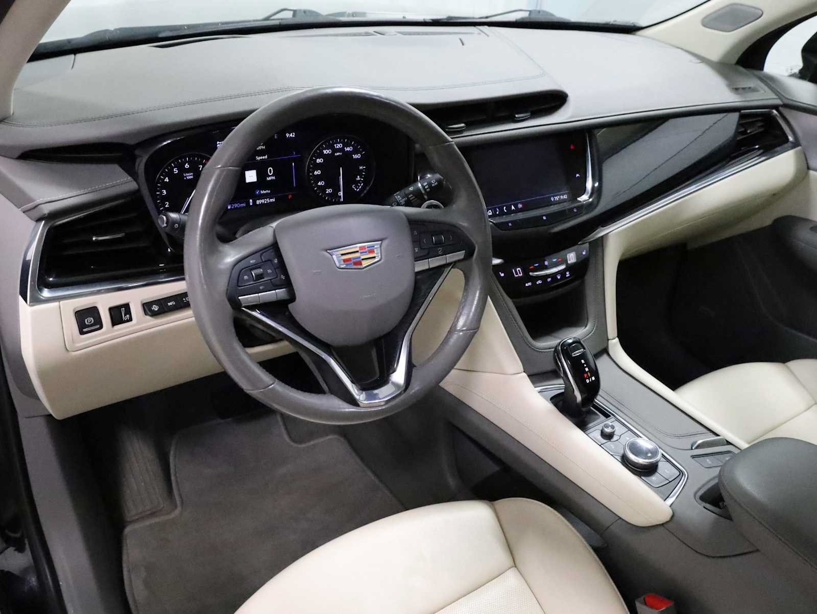 Used 2020 Cadillac XT6 Premium Luxury AWD/4WD image 4