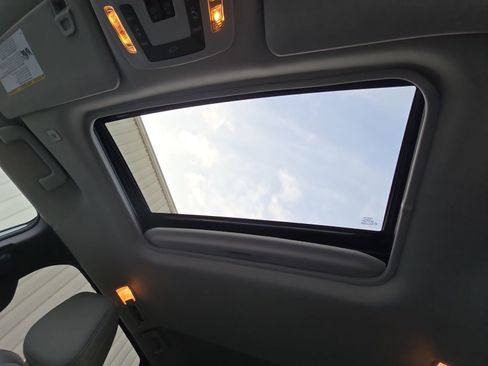 Used 2025 Toyota Sienna XLE image 39