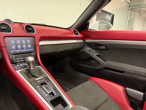 Certified 2022 Porsche 718 Boxster Spyder RWD image 23