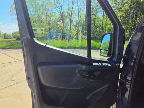 Used 2019 Mercedes-Benz Sprinter 170 image 32