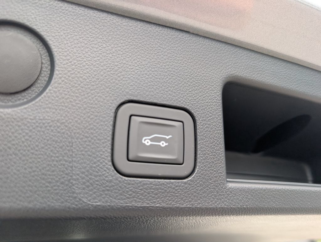 Used 2026 GMC Terrain AT4 AWD/4WD image 16