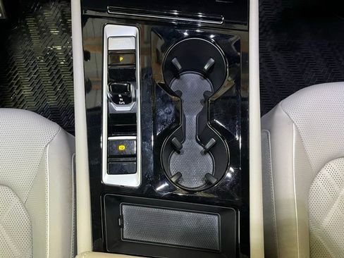 Certified 2025 Volkswagen Atlas SEL Premium R-Line image 15