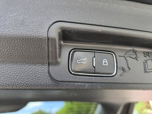 Used 2023 Ford Explorer Limited w/ Equipment Group 301A AWD/4WD image 33