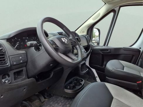 Used 2024 RAM ProMaster 2500 w/ Convenience Group FWD image 4