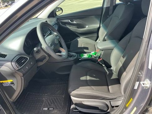 Used 2018 Hyundai Elantra GT FWD image 14