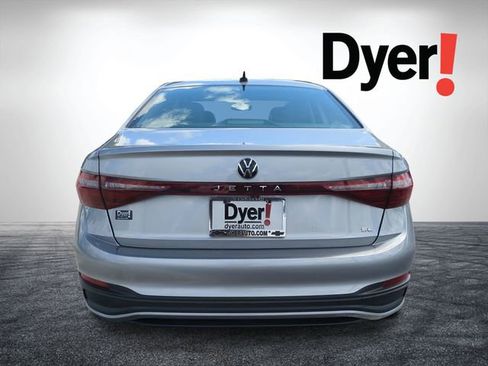 Used 2025 Volkswagen Jetta SE FWD image 5