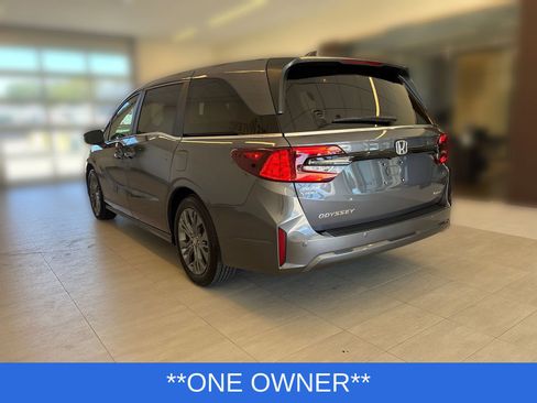 Used 2025 Honda Odyssey Touring image 2