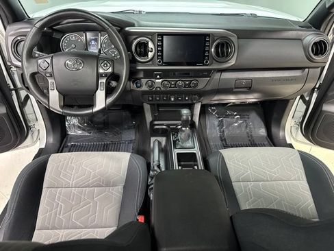 Used 2022 Toyota Tacoma TRD Sport w/ Technology Package AWD/4WD image 14