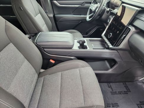 Used 2025 GMC Acadia Elevation FWD image 15