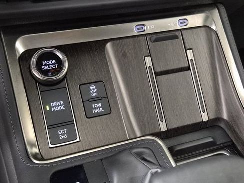 Used 2024 Lexus GX 550 image 32