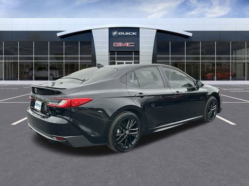 Used 2025 Toyota Camry LE image 5