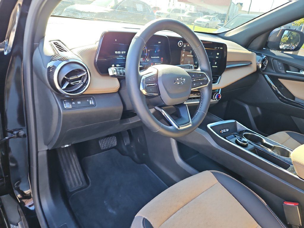 Used 2025 Chevrolet Equinox ACTIV FWD image 22