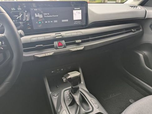 Used 2025 Kia K4 EX FWD image 24
