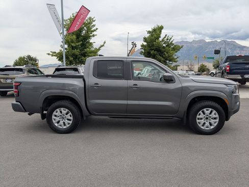 Used 2022 Nissan Frontier SV AWD/4WD image 2