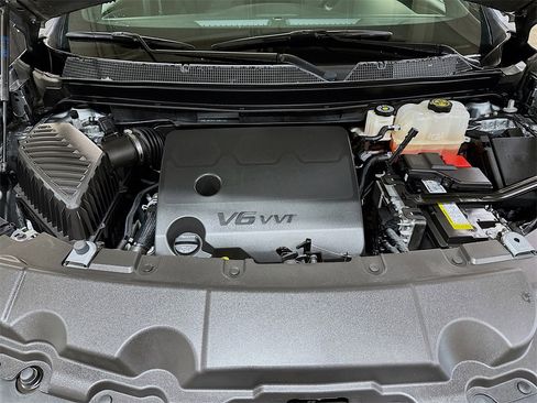 Used 2023 Chevrolet Traverse LT w/ Midnight/Sport Edition image 29