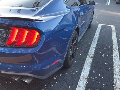Used 2018 Ford Mustang GT w/ Black Accent Package RWD image 4