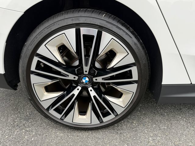 Certified 2026 BMW 530i xDrive w/ Premium Package AWD/4WD image 20
