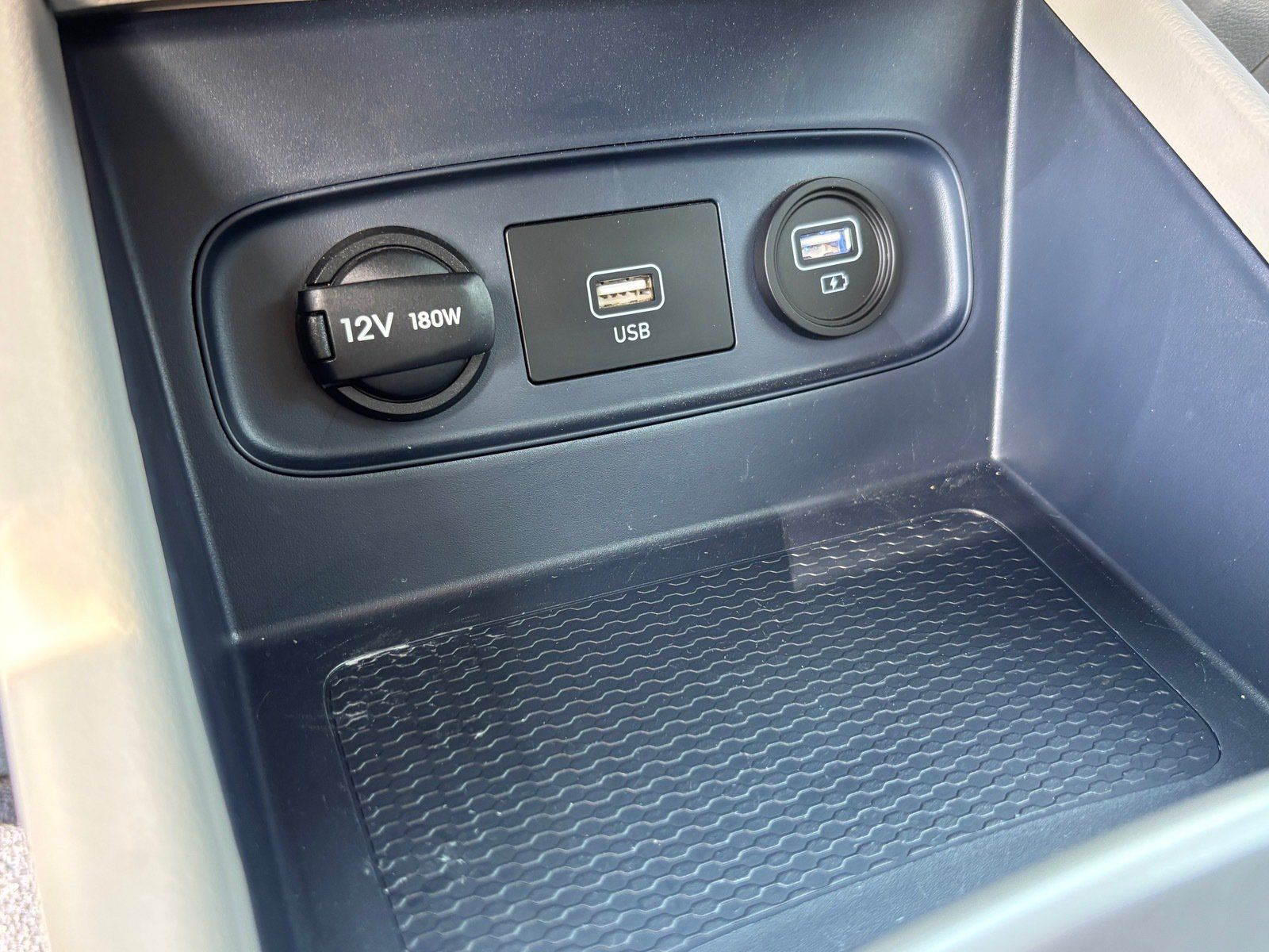 Used 2021 Hyundai Venue FWD image 15