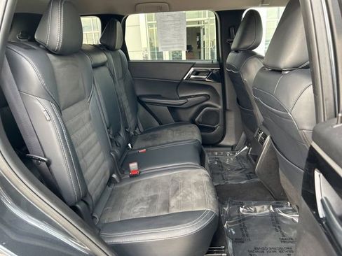 Used 2024 Mitsubishi Outlander SE image 18