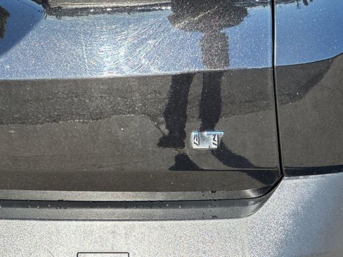 Used 2020 Chevrolet Traverse LT w/ LPO, Black Accent Package image 31