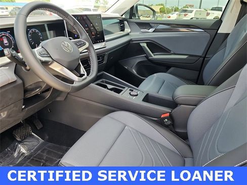 New 2025 Volkswagen Tiguan SE image 12