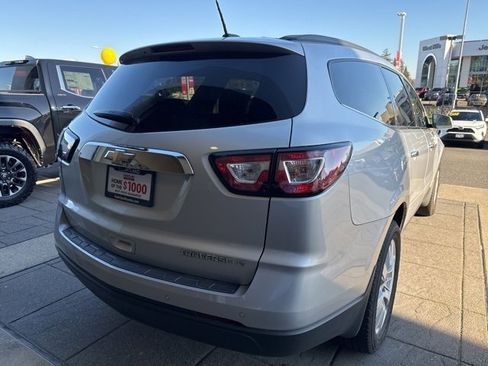 Used 2016 Chevrolet Traverse LT w/ Style and Technology Package image 8