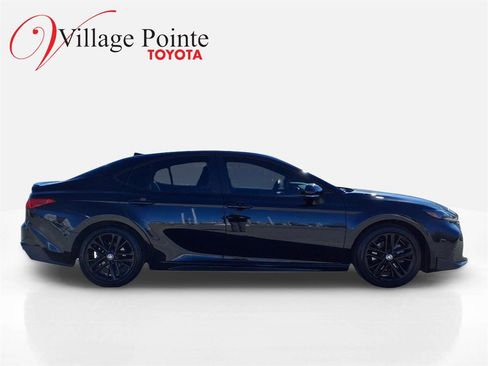 Used 2025 Toyota Camry SE image 7