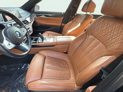 Used 2022 BMW 740i w/ M Sport Package RWD image 12