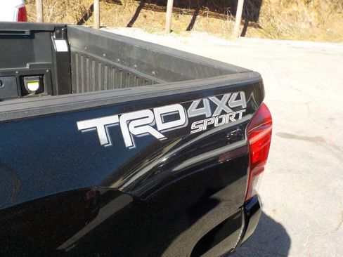 Used 2019 Toyota Tacoma TRD Sport image 9