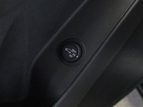 Used 2024 Chevrolet Equinox LT FWD image 20