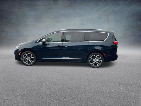 Used 2024 Chrysler Pacifica Pinnacle AWD/4WD image 4