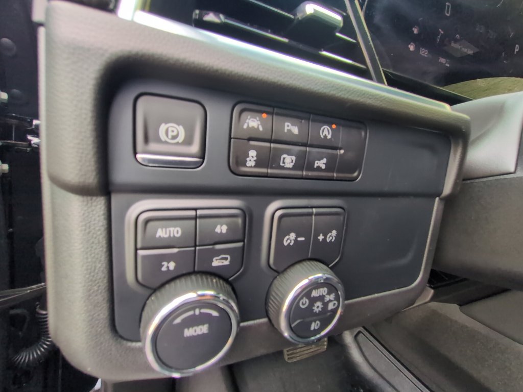 Used 2025 Chevrolet Tahoe RST w/ Comfort Package AWD/4WD image 14