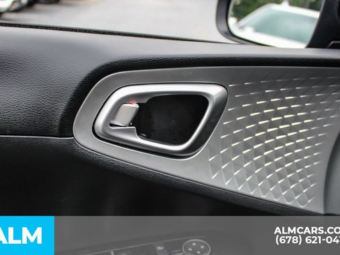 Used 2025 Kia Soul LX w/ LX Technology Package FWD image 36