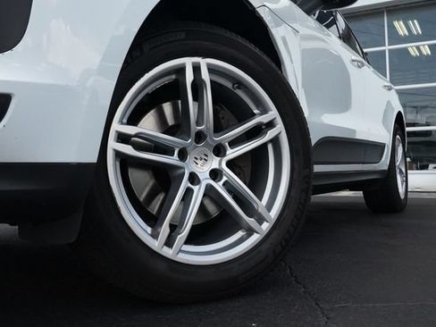 Used 2020 Porsche Macan AWD/4WD image 29