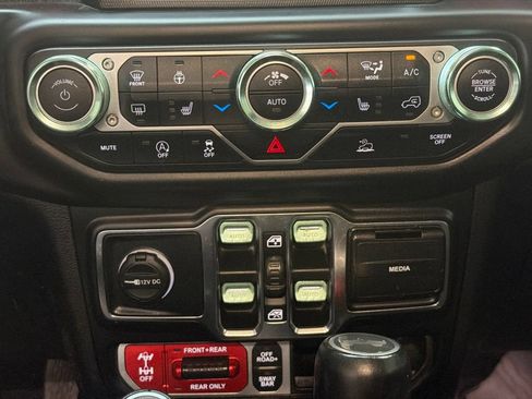 Used 2021 Jeep Wrangler Unlimited Rubicon AWD/4WD image 15