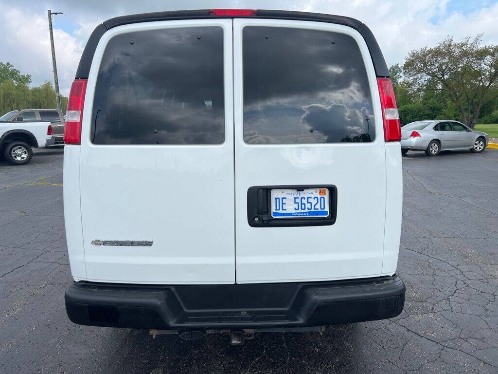 Used 2019 Chevrolet Express 3500 LS RWD image 5