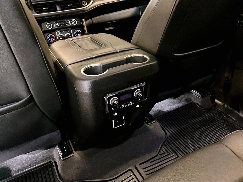 Used 2024 Chevrolet Tahoe High Country w/ Premium Package 2 AWD/4WD image 29