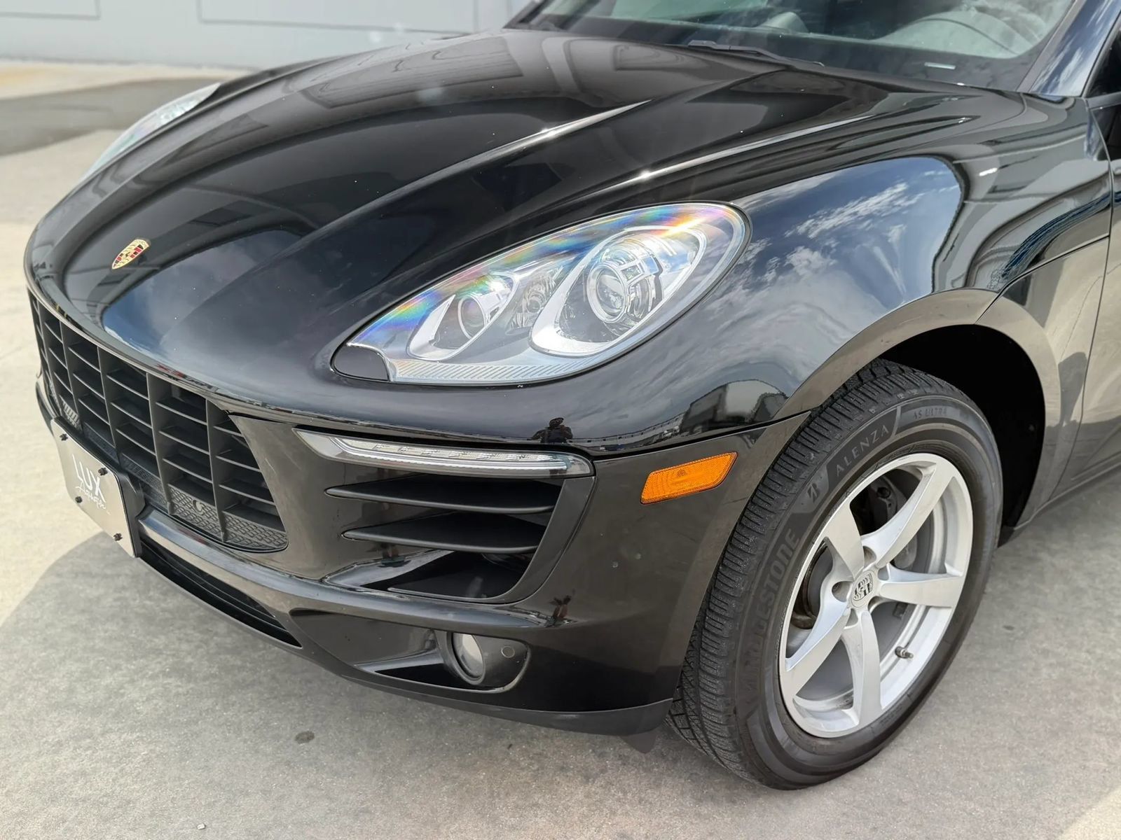 Used 2018 Porsche Macan Sport Edition AWD/4WD image 2