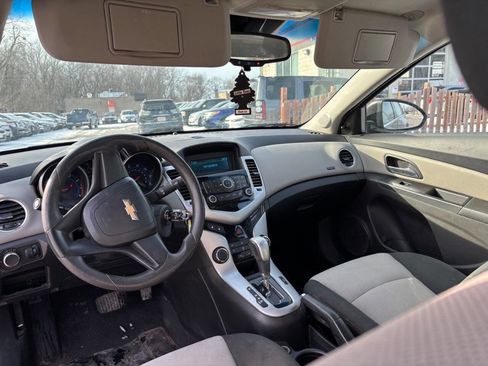 Used 2011 Chevrolet Cruze LS image 13