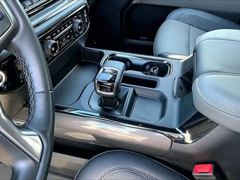 Used 2024 Chevrolet Silverado 1500 ZR2 image 18