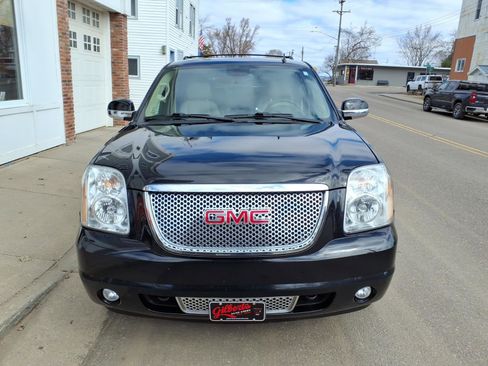 Used 2011 GMC Yukon Denali image 3