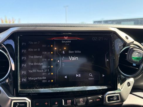 Used 2020 Jeep Wrangler Unlimited Sahara w/ Uconnect 4C Nav & Sound Group AWD/4WD image 26