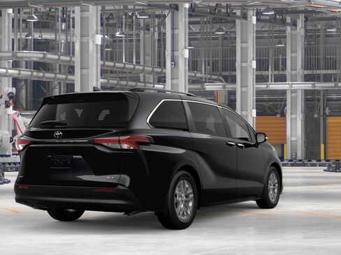New 2026 Toyota Sienna XLE FWD image 9