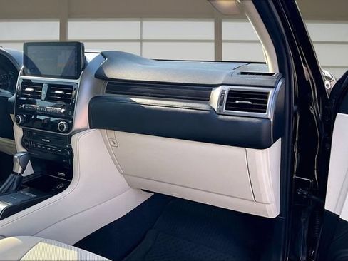 Used 2022 Lexus GX 460 Premium w/ Premium Package AWD/4WD image 17
