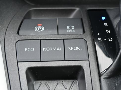 Used 2022 Toyota RAV4 XLE image 30