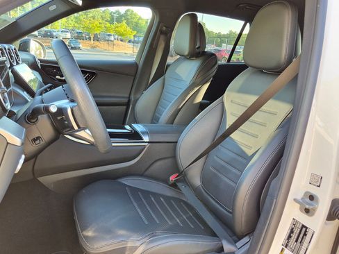 Used 2025 Mercedes-Benz GLC 300 4MATIC image 13
